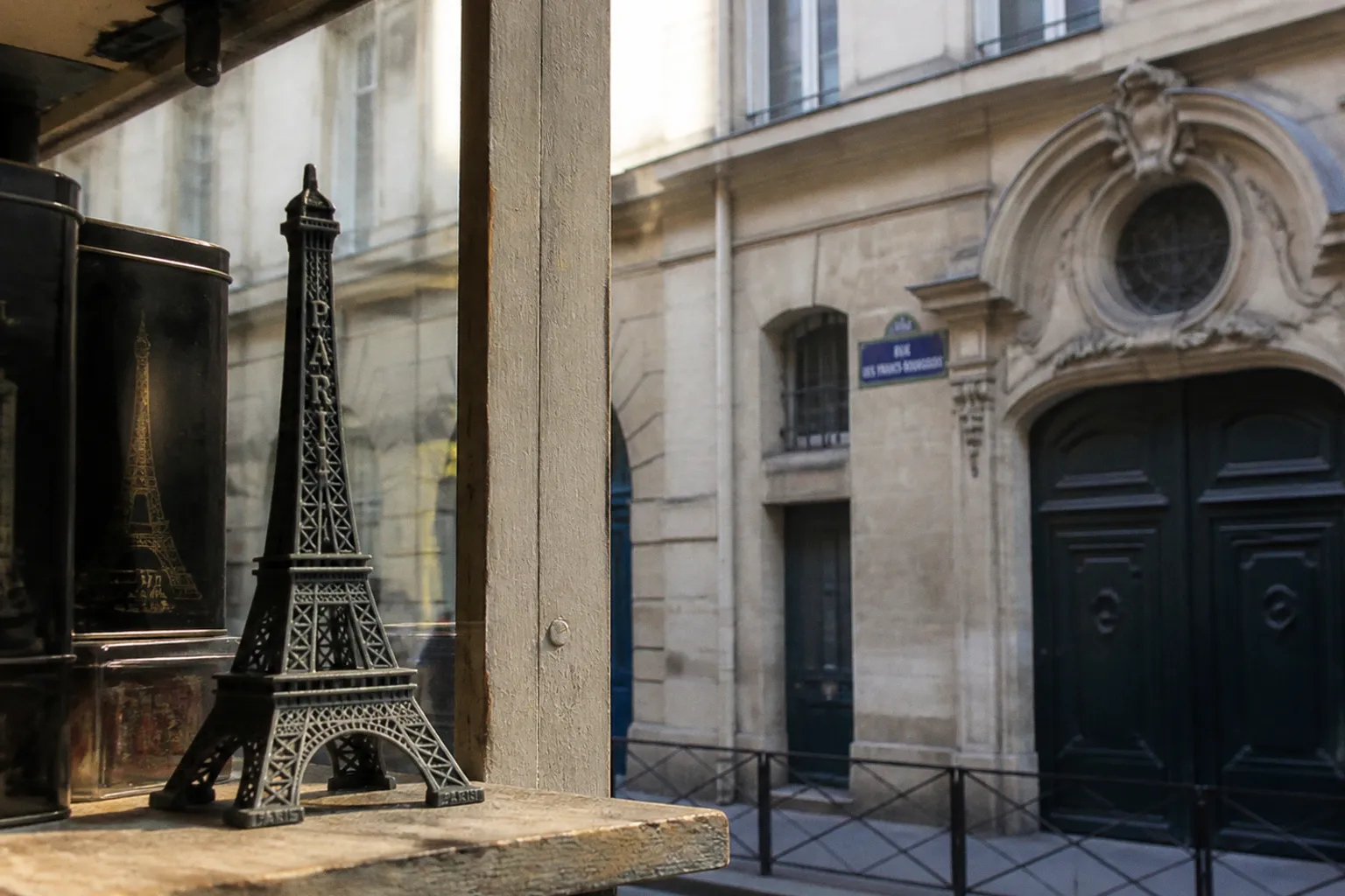 Créateurs à Paris : les pièges du faux artisanat local