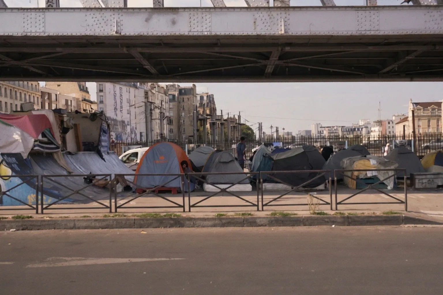 Paris : la réalité sociale derrière le record touristique estival